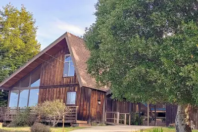 Image de Spacious and serene ocean view A-frame house