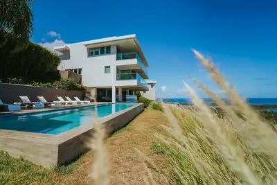 Image de Pool, Walk out Patio Area w/ Kitchen, Great for Families, Wifi, Large Villa, Close to Seven Seas Beach