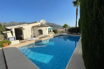 Image de Villa paisible entre mer et montagne.