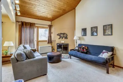 Image de Trail Creek 12 on the ski back trail with an indoor pool Next to Golf course