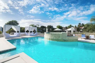 Image de Privacy is everything, reserve a stay at the Crown Villa, each with private pool