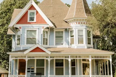 Image de Stylish, Historic Upper- Walk to Downtown, Lakes, Restaurants & Summer Fun ☀️🎵