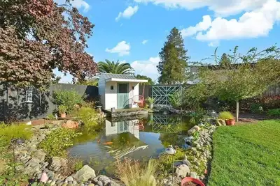 Image de Peaceful Home with Koi Pond