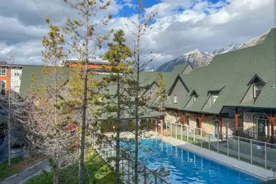 Image de Full Mountain Chalet facing Heated Pool and Hot Tub!