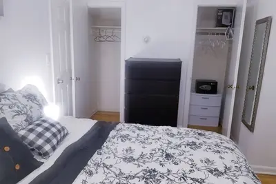 Image de The Property Is Located In A Quiet Area, Near To Newark Airport & Few Malls.