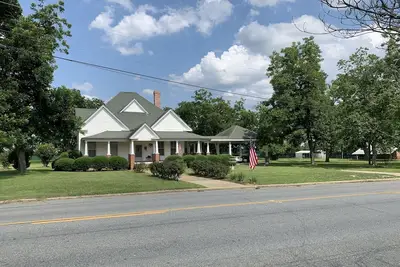Image de Beautiful farmhouse built at the turn of the century.
