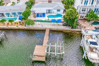 Image de Private 3 bedroom waterfront Villa with pool