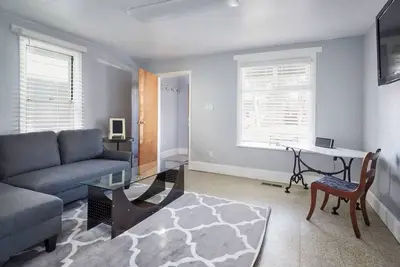 Image de Convenient 1-Bedroom House near Hospital & Downtown