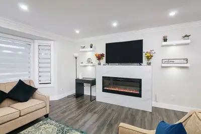 Image de Luxury 3 Bed 2 Bath Main House
