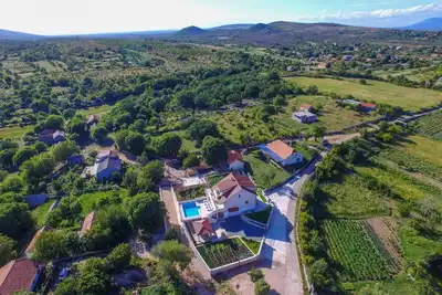 Image de Maison confortable à Unesic avec sauna