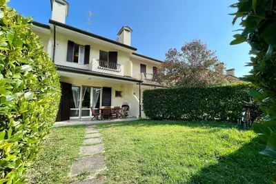 Image de Spacious House for 6 With Pool and Garden