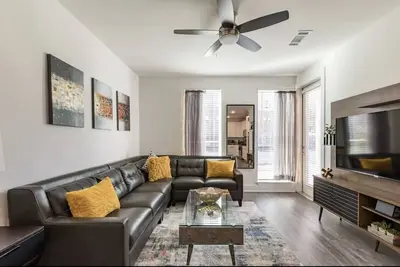 Luxury 2br/2ba Apt w/Gym, Pool & Free Parking