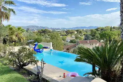 Image de Appartement dans une villa avec piscine sur les hauteurs de Marseille