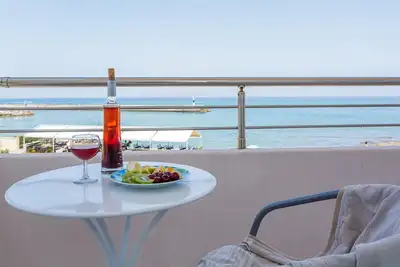 Image de Sole Mare Seaside Apts- Seaview studio (3)