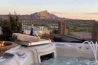 Turtleback Oasis! Mins to Lake, Hot Springs & Golf