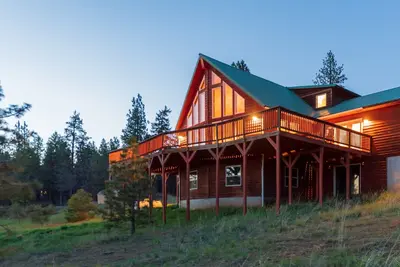 Image de Huge A-Frame in Goldendale // Now Sleeps 12!