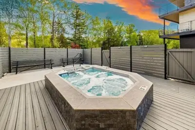 Image de Brand new property with hot tub, fire pit, parking, covered ski storage, and more!