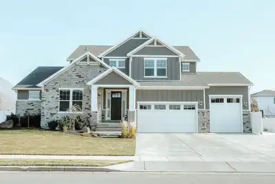 Image de Beautiful, Brand New Basement Apartment with a lot of natural light