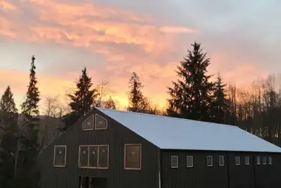 Image de Barndominum, minutes to lake and trails sleeps 14+ Weddings, Events, Retreats