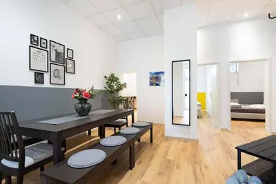 Image de Big Central Apartment near Rotkreuzplatz with 3 Br for 12 Pax