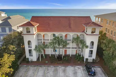 Image de Capistrano E101. Gulf Front, Direct private beach access, Pet Friendly.