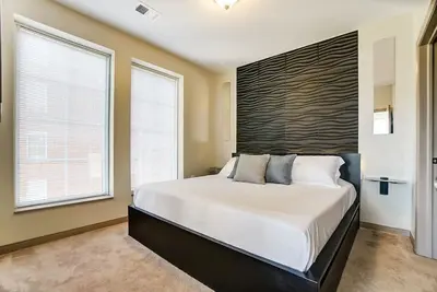 Image de Modern Downtown Luxury Apartment w/ View