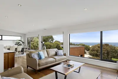 Image de Great Ocean Rd, close to beach, open-plan living and dining area, Wifi