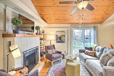 Image de ‘Sunny Hill Cottage’ Dry Ridge Escape w\/ Deck!