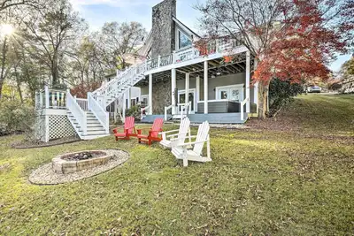 Image de Lake Hartwell Home w/ Private Dock & Hot Tub!
