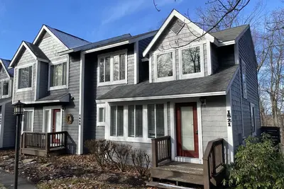 Image de Hidden Valley - Large end-unit close to skiing and the pool!