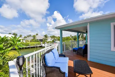 Image de 3 Br/ 2 Ba, Canal Front Home, Private Dock for 40' Boat & 1 mi to Beach