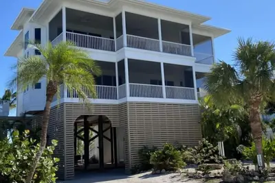 Image de Beautiful Palm Island/Don Pedro beach home with breathtaking views of the Gulf.