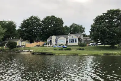 Image de Narrow River Waterfront Open Now & Xmas! YearRound GetaWays by wkend/week/month!