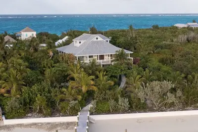 Image de Luxury waterfront villa overlooking the Sea of Abaco w/ dock and lots of privacy