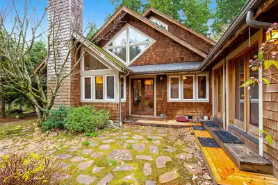 Family-Friendly Home with Woodland Views, Fireplace & Free WiFi - Walk to Beach