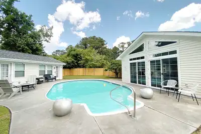 Image de 2 Houses! ! Dreamy Villa & Tiny House! Large pool!
