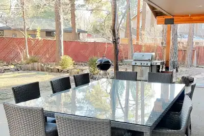 Image de New! Luxury Winter Get Away on Cherry Hill! Amazing Back Yard & Bbq!