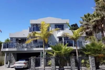 Image de The Palms on Tindalls retreat, beautiful coastal \nproperty adjacent to 2 beaches