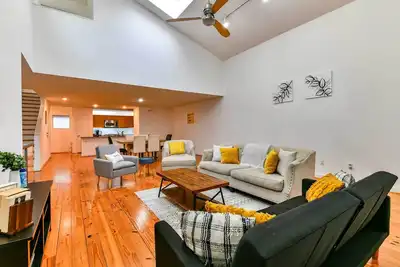 Image de Modern Houston Townhome w/ Balcony: 5 Mi to Dtwn!