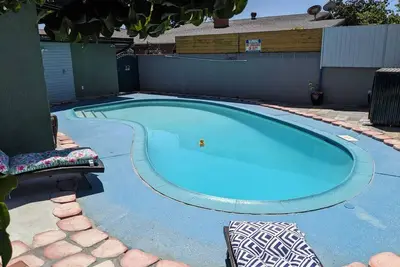 Image de Home away from 🏠 City life 🌆and sunny🏖️