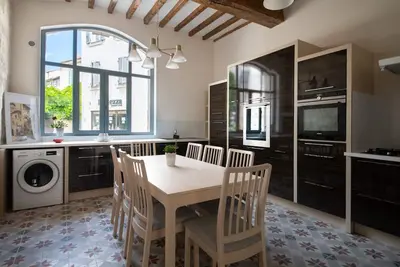 Image de Petit Hotel Particulier du Xvi  au coeur du centre historique à 5 mn D'Avignon