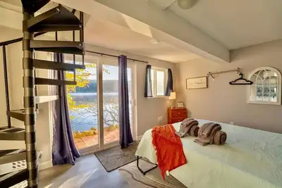 Image de Perfect Modern Lake Front Retreat with Dock! Sleeps 4