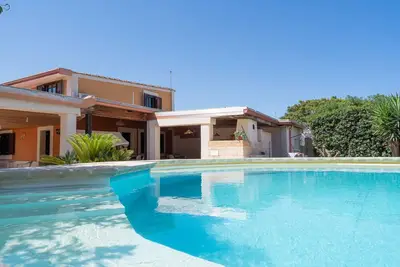 Image de Villa piscina a due passi dal mare Near the Beach with Pool