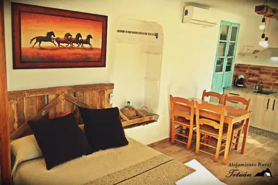 Image de Small rustic apartment ideal for a perfect stay for couples.