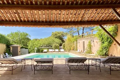 Image de La Bastide de Roussillon, piscine chauffée, vue 360°, village à pied, wifi, clim