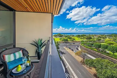 Image de Ocean and Park Views at the Luxury Park Lane Condo w/Spectacular Amenities