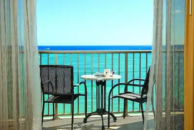 Image de Charming Tropical Getaway! Onsite Dining, Pets Allowed, Steps To Waikiki Beach