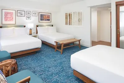 Image de Family & Friends Getaway! 2 Pet-friendly Units, Pool, Onsite Restaurants/Bars!