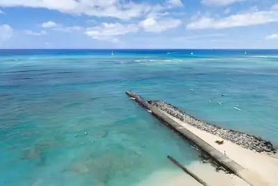 Image de Dream Vacation on Waikiki! 3 Spacious Units for 12, Restaurant, Bring Your Pet!