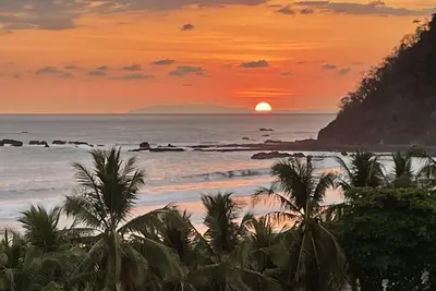 Image de Rooftop balcony oceanfront Ph condo with King beds